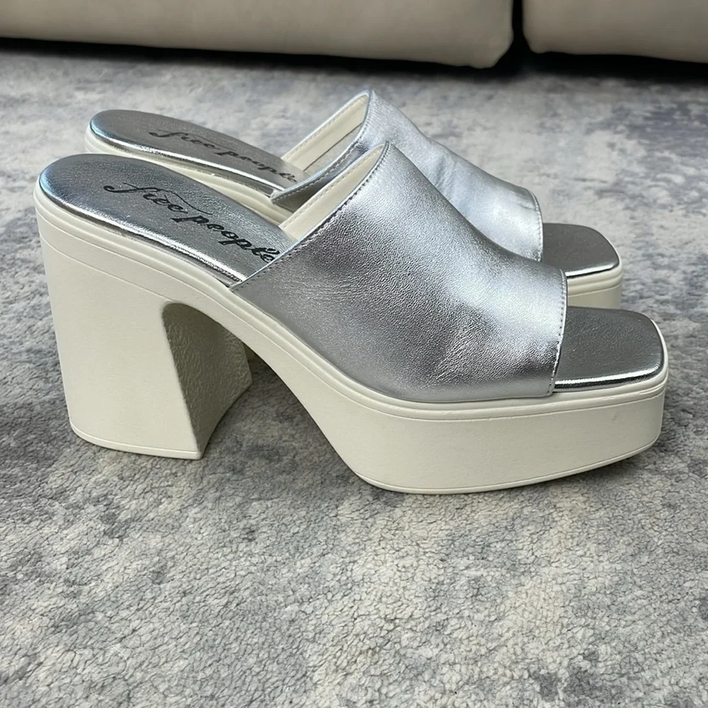 NIB Free People Zoe Platform Metallic Silver Chunky Slide Sandals Sz 39.5